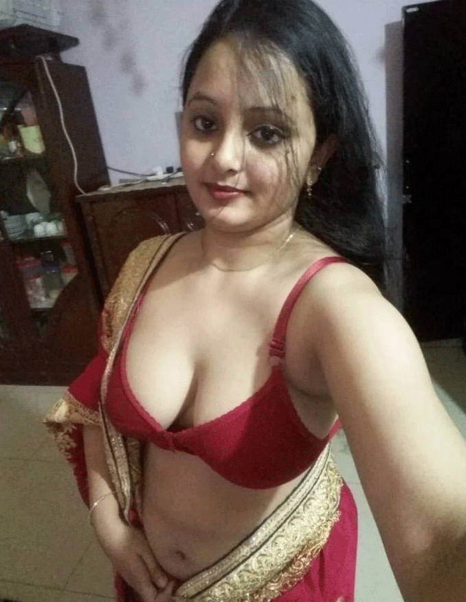 Pure-Indian-Bhabhi-exposing-big-boobs-9.gif