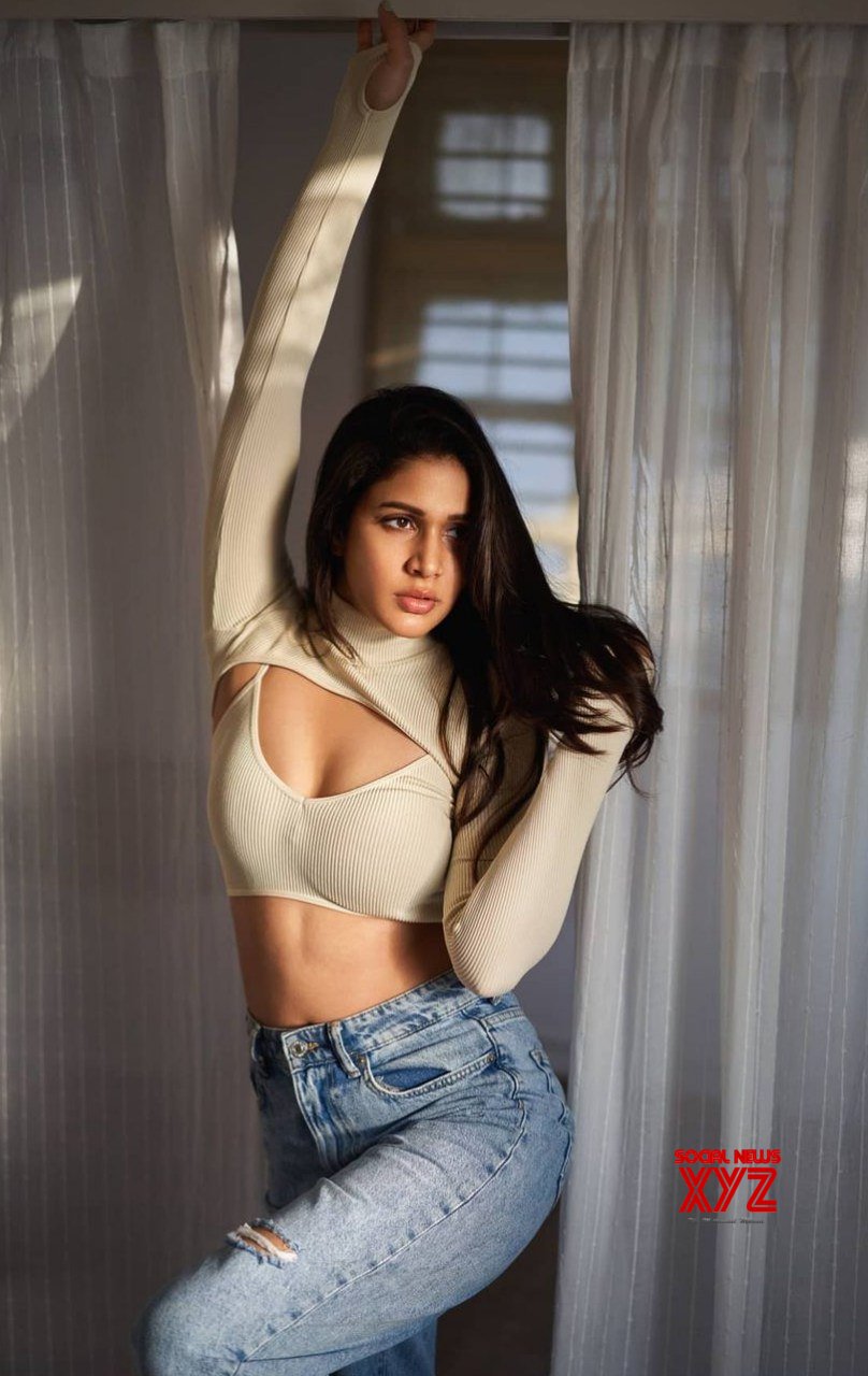 Actress-Lavanya-Tripathi-Sexy-new-stills-.jpg