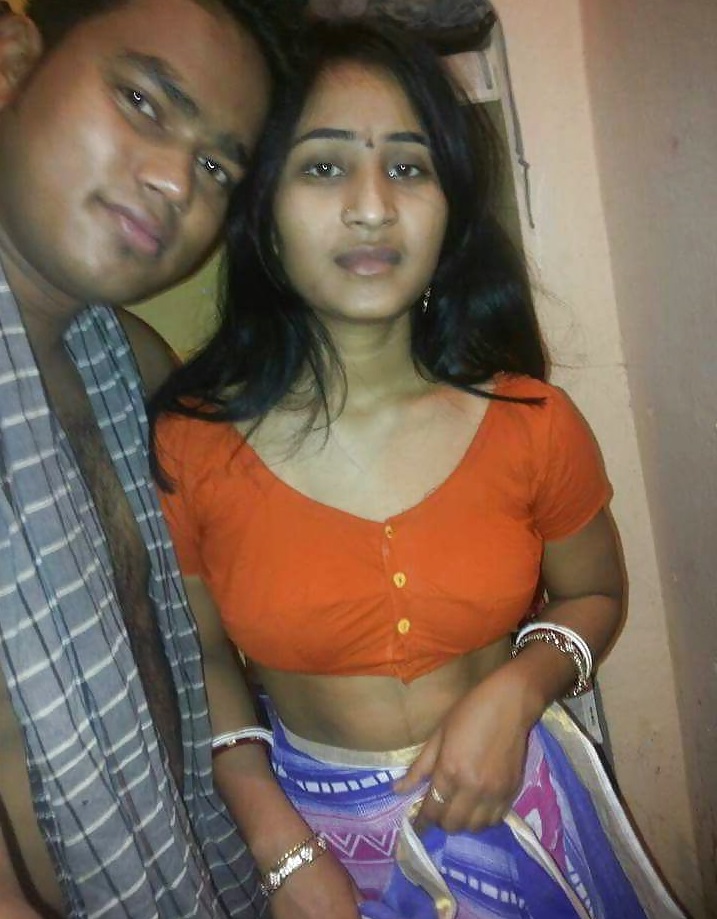 Newly-married-Indian-housewife-naked-with-husband-pics-2.jpg