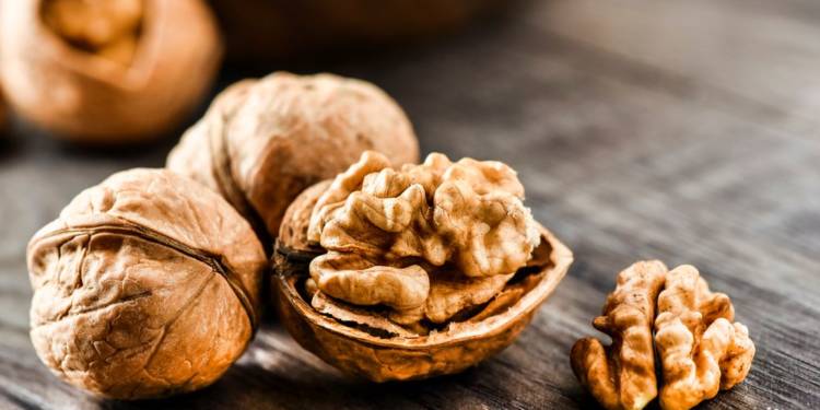 10 amazing Health Benefits of Walnuts